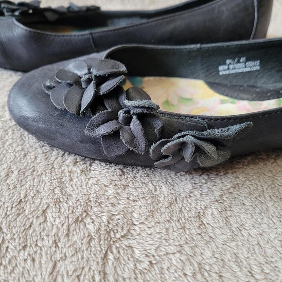 Born black leather flats size 9.5​ - Picture 4 of 13